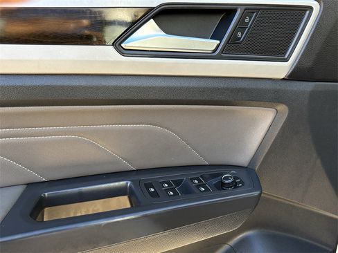 Used 2023 Volkswagen Atlas SE image 12