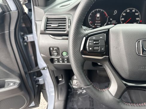 Certified 2025 Honda Ridgeline Black Edition image 19