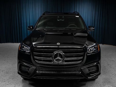 New 2025 Mercedes-Benz GLS 580 4MATIC image 2
