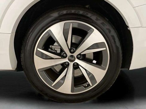 Used 2024 Audi Q8 e-tron Premium Plus w/ Premium Plus Package image 30