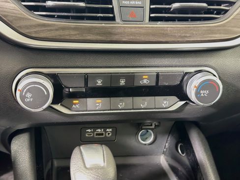 Used 2024 Nissan Altima 2.5 SV FWD image 22