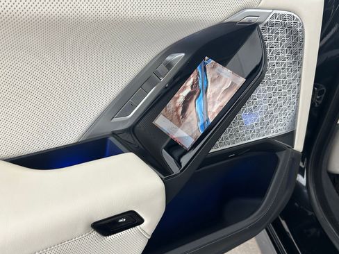 Used 2023 BMW 760i xDrive image 36