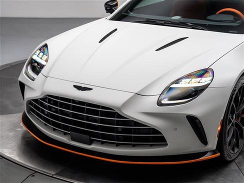 Used 2025 Aston Martin V8 Vantage Coupe image 15