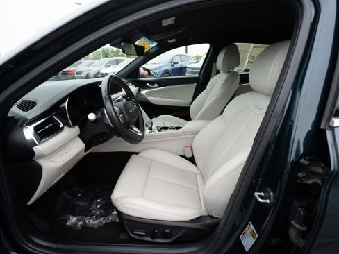 Used 2025 Genesis G70 2.5T RWD image 9