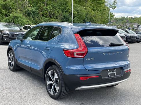 Used 2023 Volvo XC40 B5 Plus w/ Driver Assist Package AWD/4WD image 3