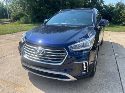Used 2017 Hyundai Santa Fe SE image 1