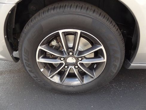 Used 2017 Dodge Grand Caravan SXT FWD image 28
