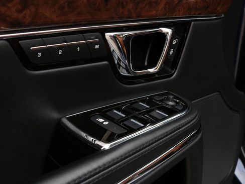Used 2017 Jaguar XJ R-Sport AWD/4WD image 22