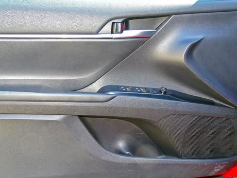 Used 2019 Toyota Camry SE w/ Carpet Mat Package image 14