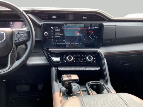 Used 2024 GMC Sierra 1500 AT4 w/ Technology Package AWD/4WD image 7