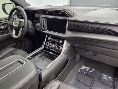 Used 2023 GMC Yukon Denali w/ Advanced Technology Package image 19