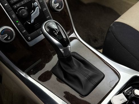 Used 2016 Volvo XC70 T5 Premier w/ Convenience Package image 18