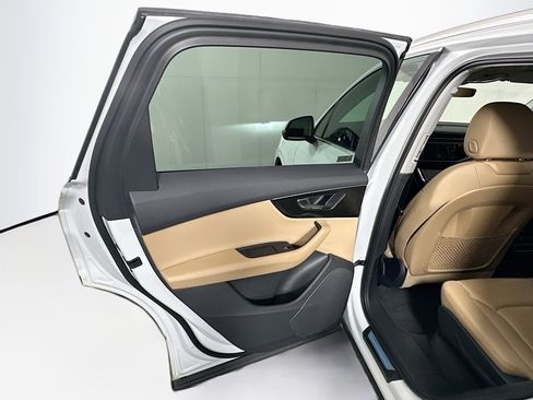 Used 2021 Audi Q7 3.0T Premium w/ Convenience Package image 26