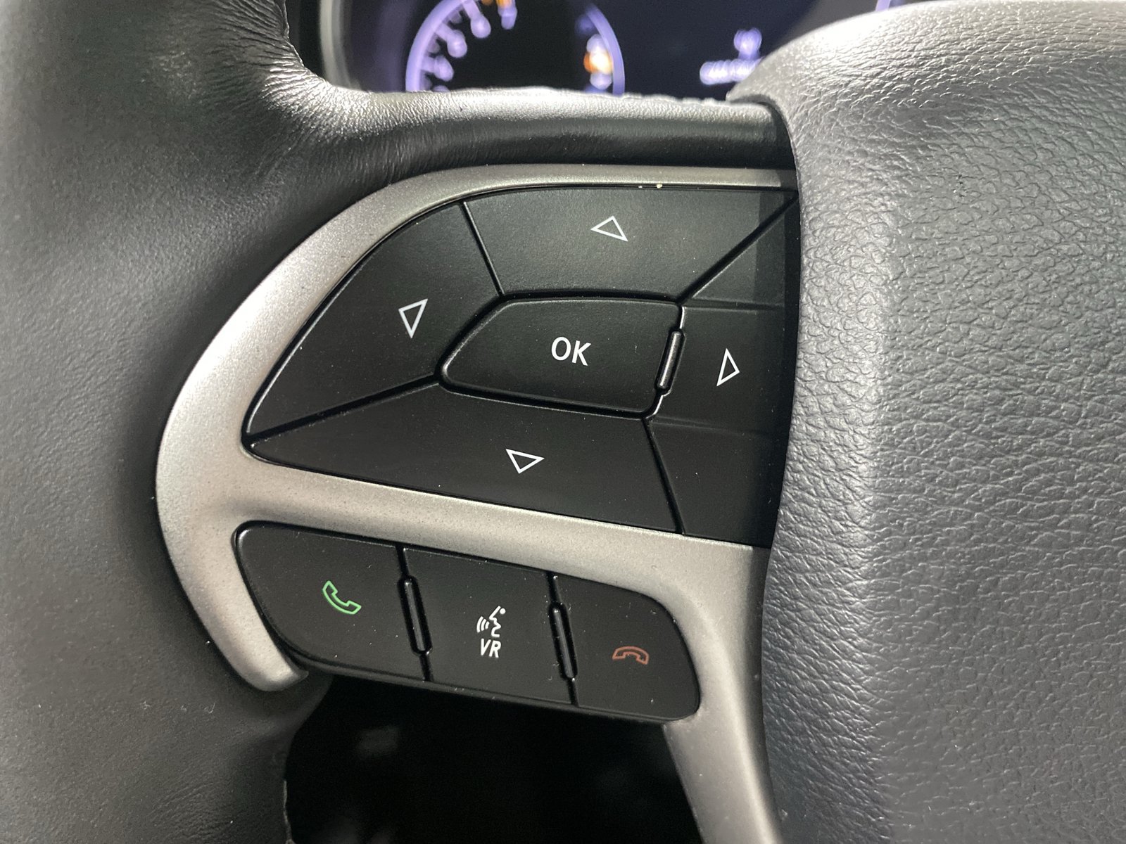 Used 2019 Jeep Grand Cherokee Overland AWD/4WD image 26