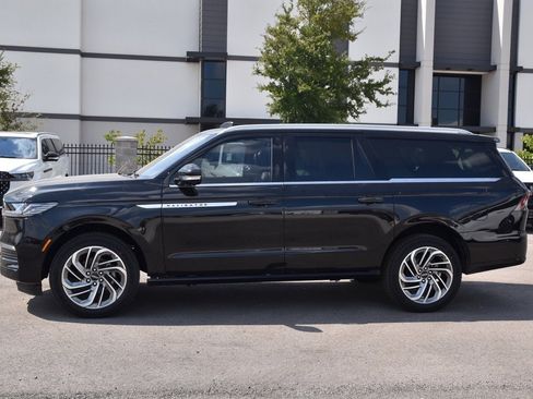 New 2025 Lincoln Navigator L Reserve image 11