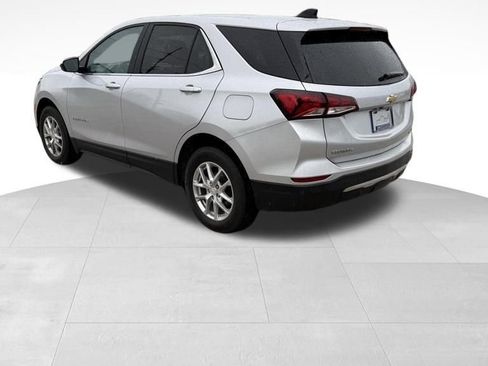 Used 2022 Chevrolet Equinox LT w/ Driver Convenience Package image 4