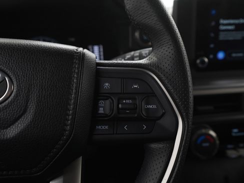 Used 2025 Toyota 4Runner SR5 image 25