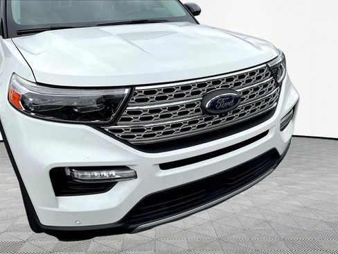 Used 2021 Ford Explorer Limited w/ Equipment Group 301A AWD/4WD image 33