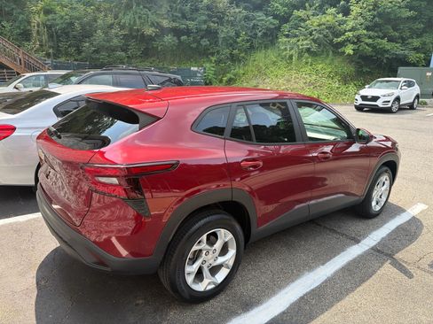 Certified 2024 Chevrolet Trax LS w/ LS Convenience Package FWD image 5