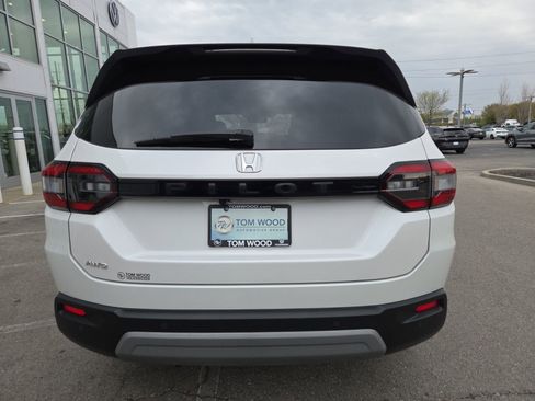 Used 2025 Honda Pilot EX-L image 8