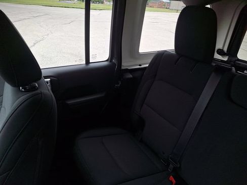 Used 2018 Jeep Wrangler Unlimited Sport AWD/4WD image 18