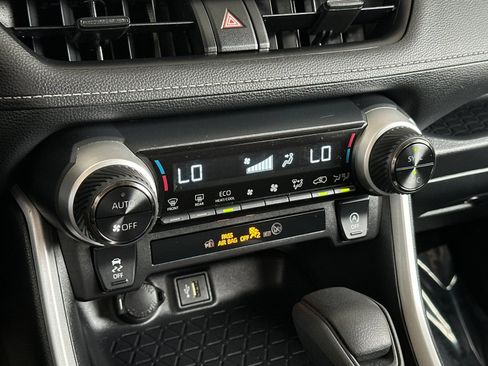 Used 2025 Toyota RAV4 XLE FWD image 18
