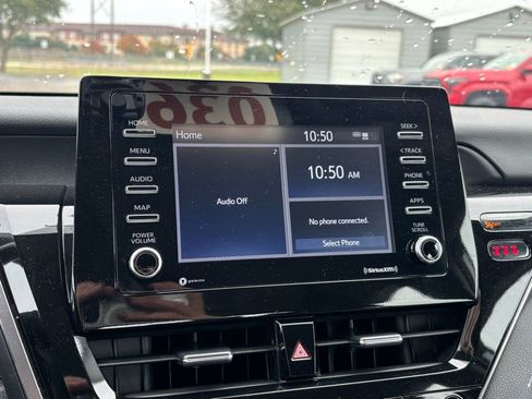 Used 2024 Toyota Camry SE image 8