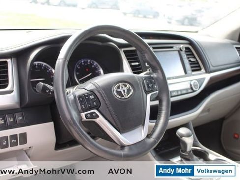 Used 2014 Toyota Highlander Limited Platinum FWD image 15