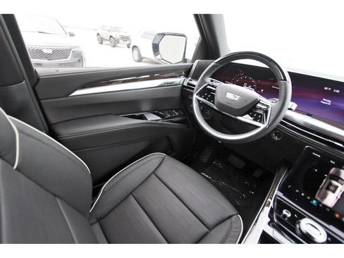 New 2026 Cadillac Escalade Luxury w/ Touring Package AWD/4WD image 8