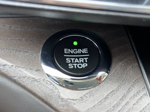 Used 2020 Ford Explorer Platinum w/ Premium Technology Package image 19