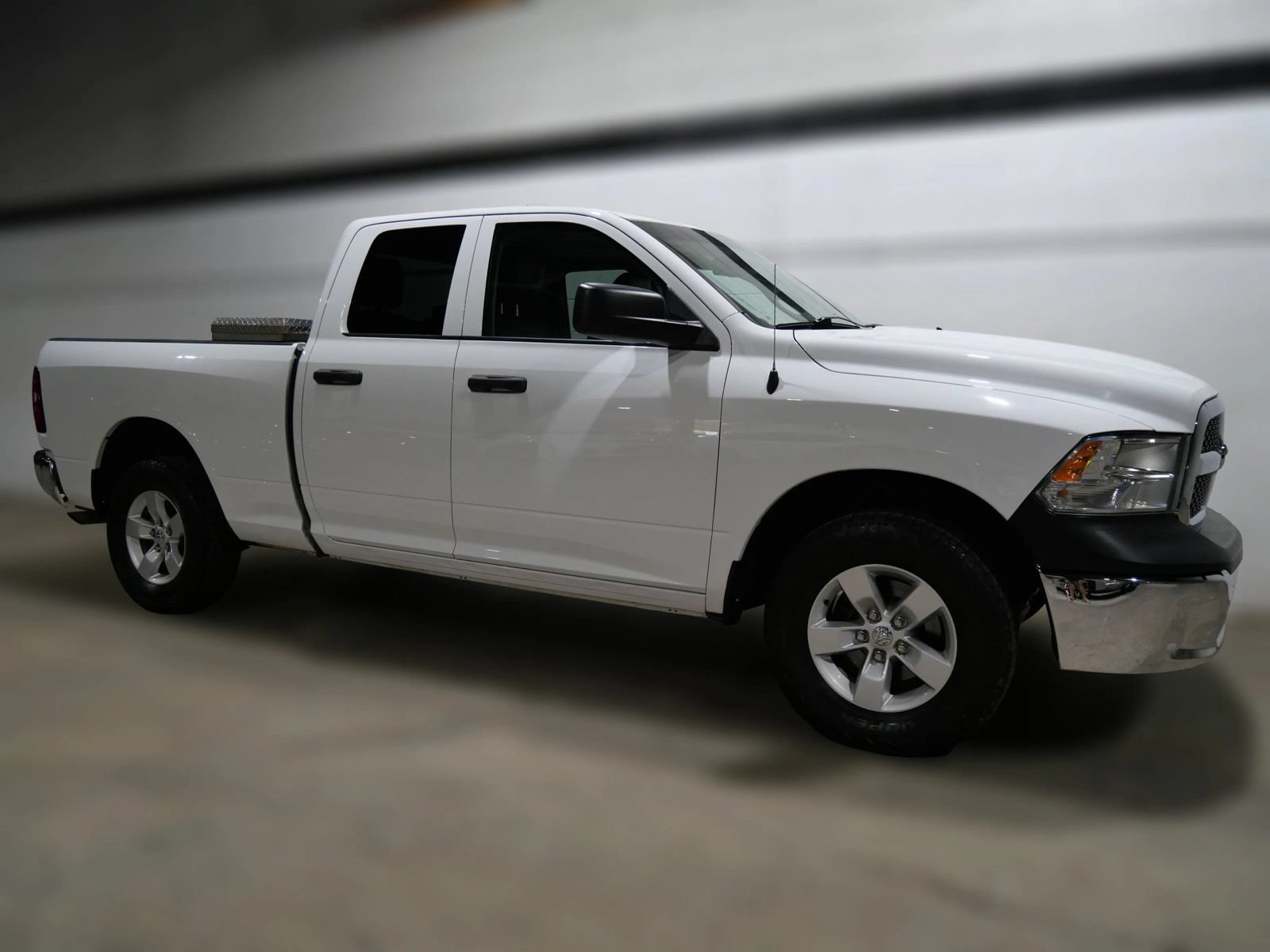 Used 2018 RAM 1500 Tradesman w/ Chrome Appearance Group AWD/4WD image 2