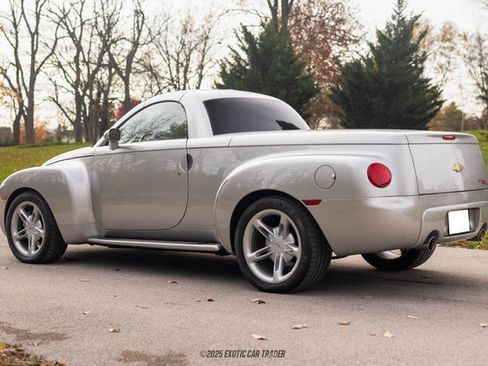 Used 2005 Chevrolet SSR w/ Preferred Equipment Group image 18