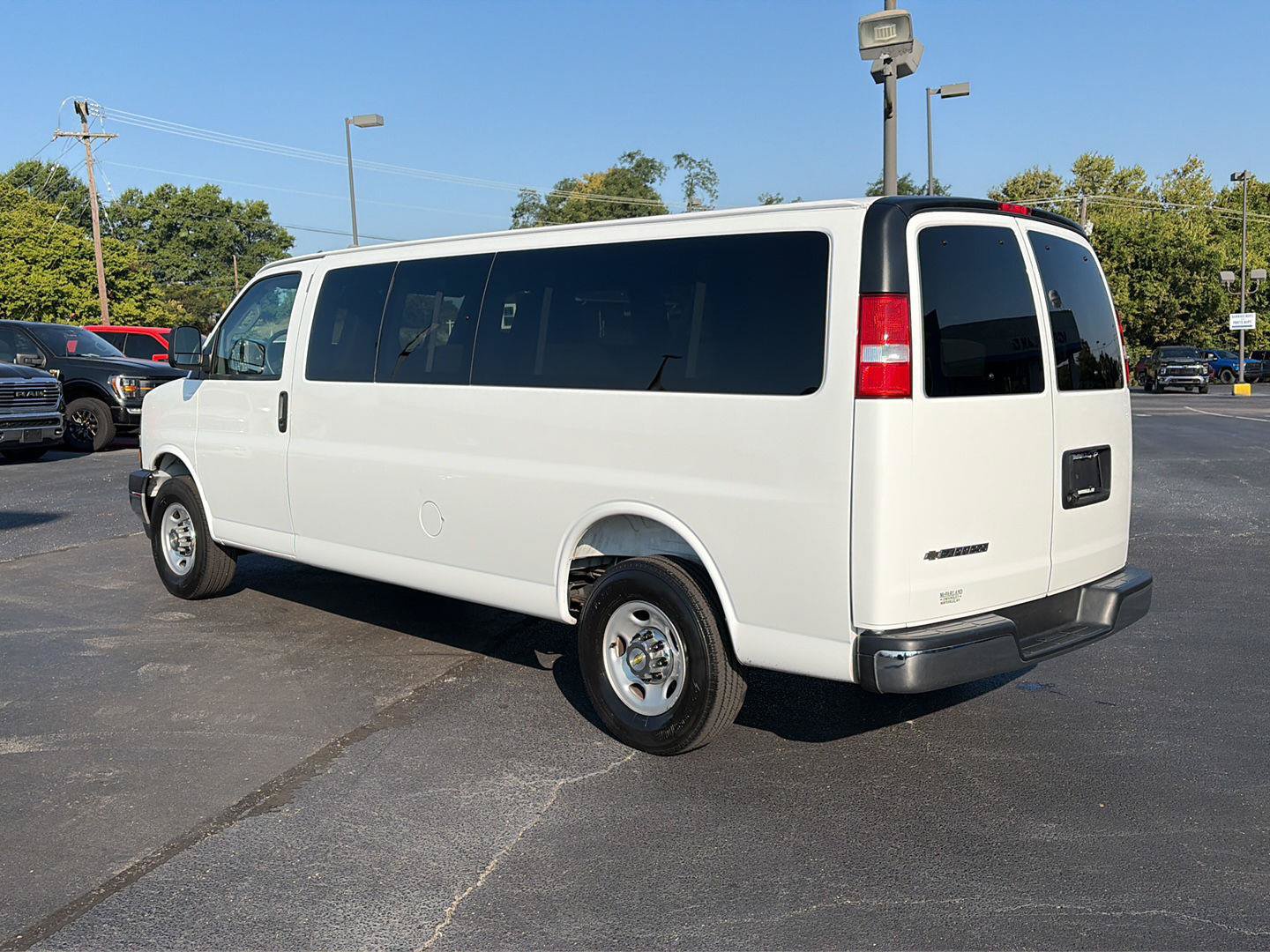 Used 2025 Chevrolet Express 3500 LT w/ LT Preferred Equipment Group RWD image 3