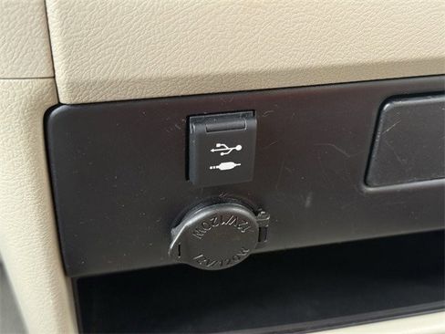 Used 2020 Toyota Sienna L image 19