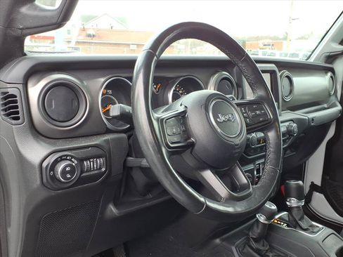 Certified 2022 Jeep Gladiator Willys image 21