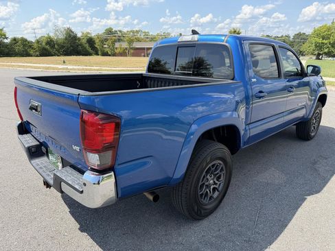 Used 2018 Toyota Tacoma SR5 RWD image 5