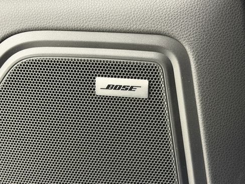 Certified 2025 Porsche Macan image 30