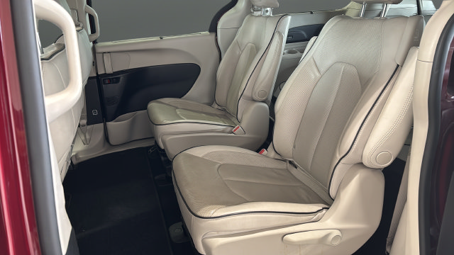 Used 2021 Chrysler Pacifica Limited FWD image 23