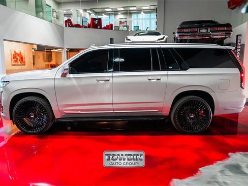 Used 2021 Cadillac Escalade ESV Premium Luxury image 6