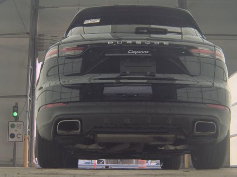 Used 2020 Porsche Cayenne E-Hybrid image 10