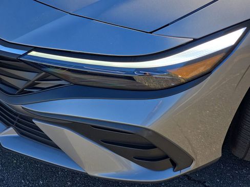 Used 2024 Hyundai Elantra SE image 36