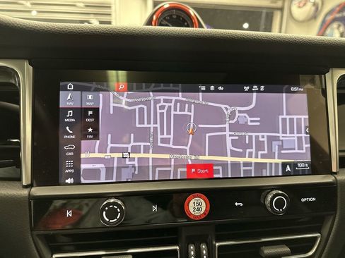 Used 2022 Porsche Macan image 39