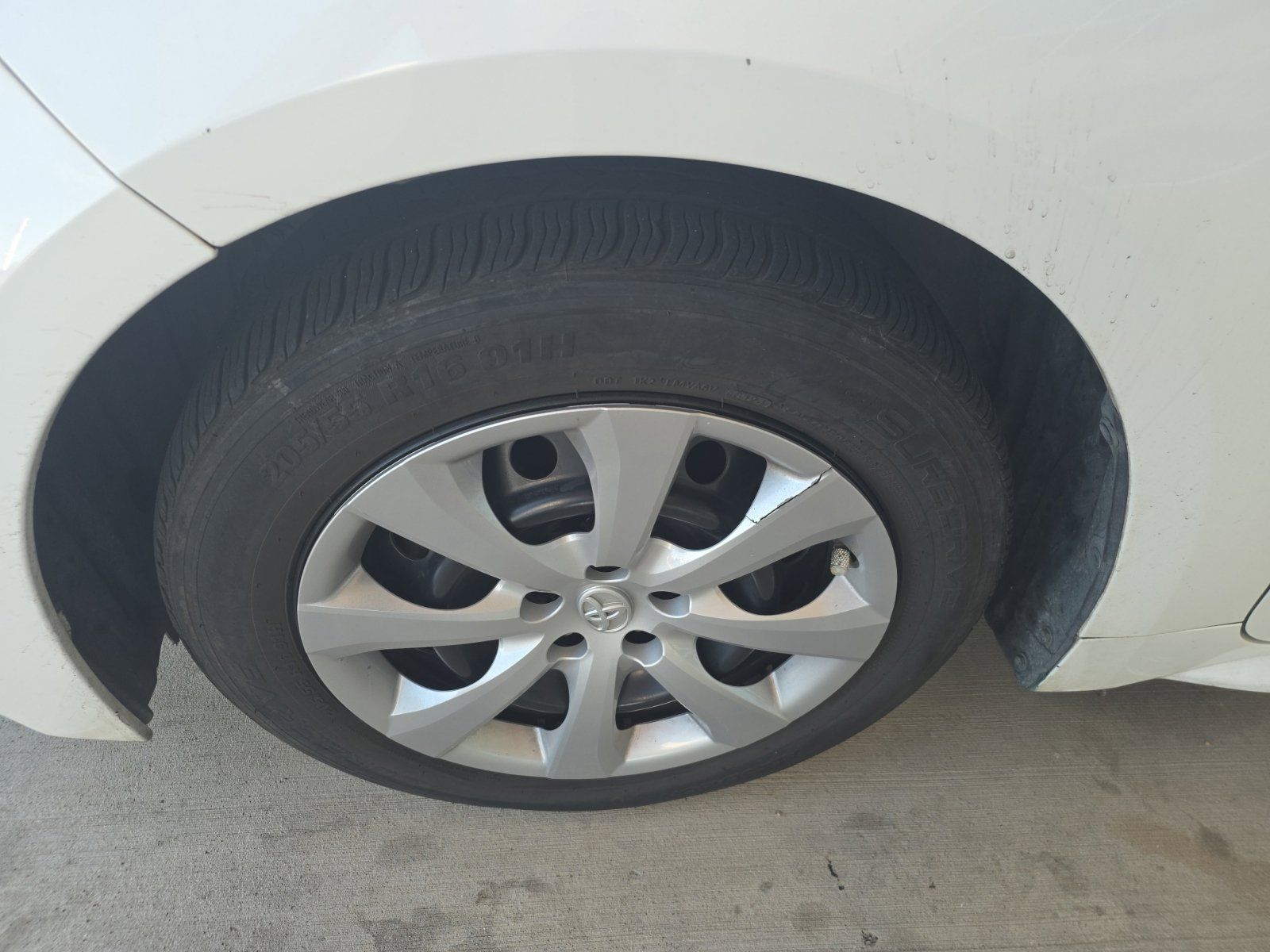 Used 2021 Toyota Corolla LE FWD image 2