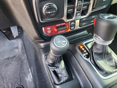 Used 2026 Jeep Wrangler Unlimited Rubicon 392 w/ Quick Order Package 27X Moab AWD/4WD image 19