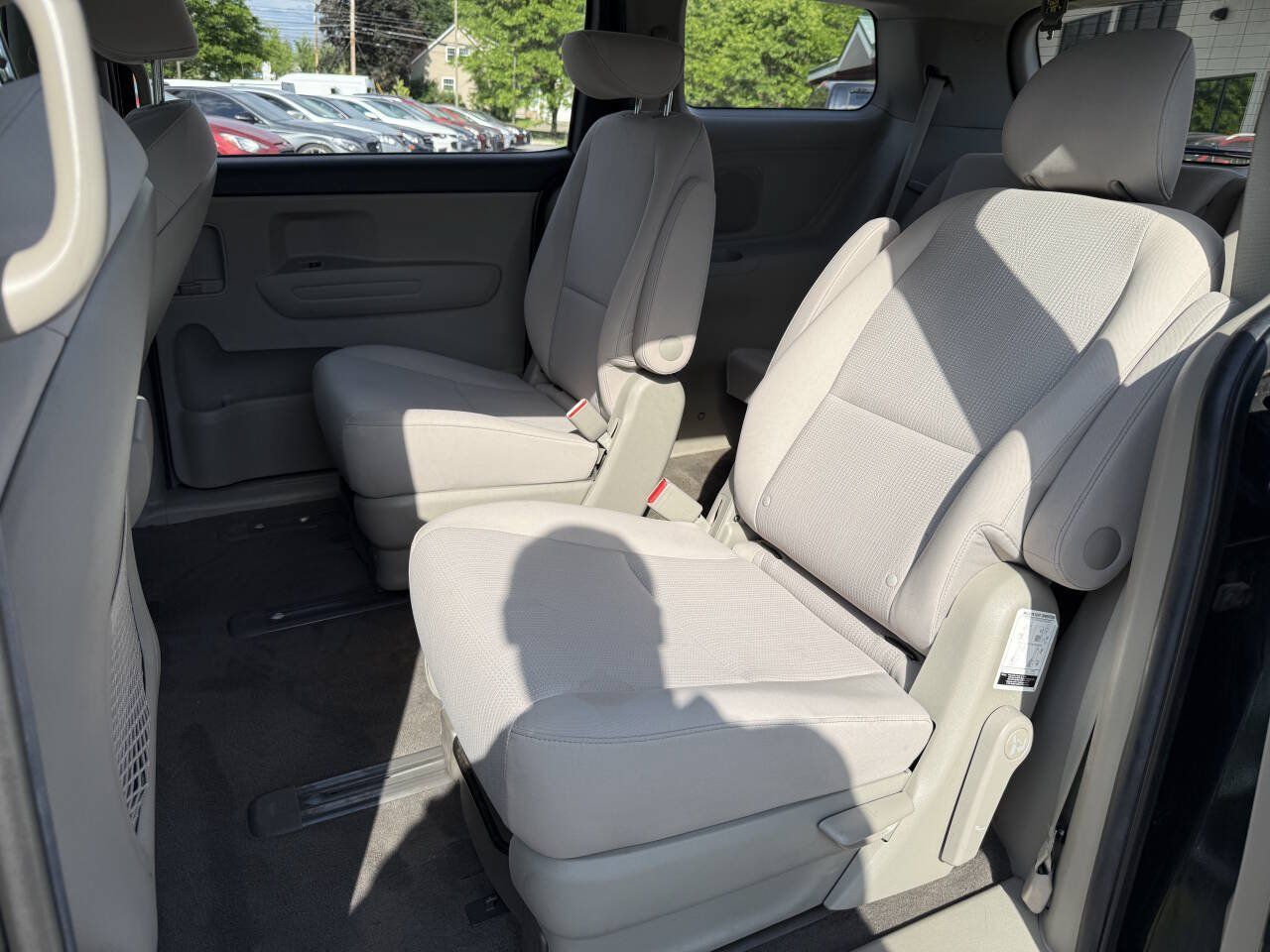 Used 2019 Kia Sedona L FWD image 15
