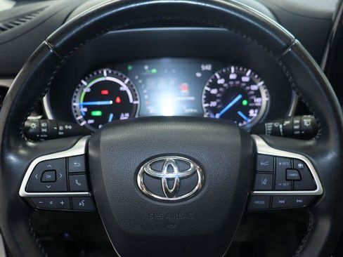 Used 2022 Toyota Highlander XLE AWD/4WD image 18