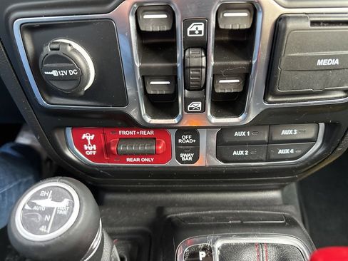 Used 2022 Jeep Wrangler Unlimited Rubicon w/ Xtreme Recon 35" Tire Package image 27