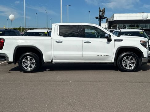 Used 2024 GMC Sierra 1500 SLT AWD/4WD image 3