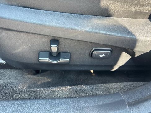 Used 2011 Subaru Outback 3.6R Limited AWD/4WD image 11