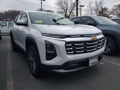 New 2026 Chevrolet Equinox LT image 2